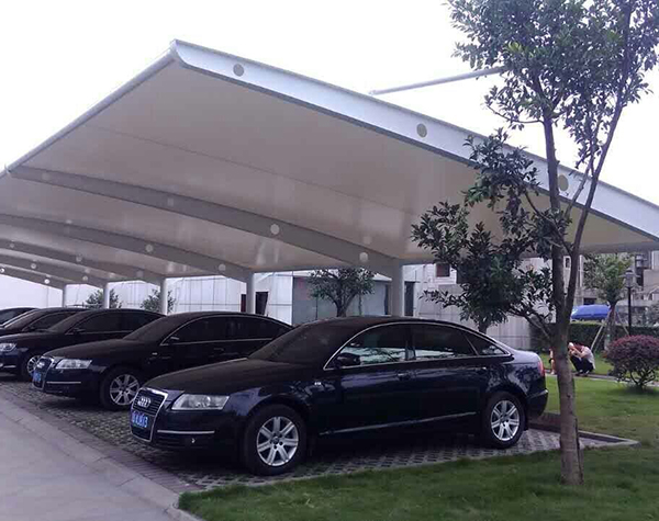 膜結構停車棚建筑的特性有哪些？