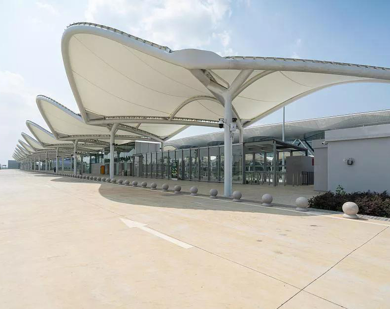 張拉索膜結(jié)構(gòu)車棚要如何做好排水？