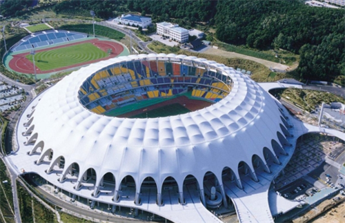 為何眾多大型體育場都青睞于用PTFE膜？   